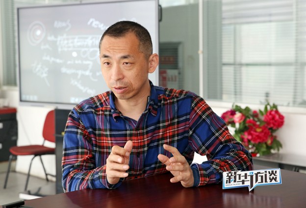 連光也無法逃逸出去，它肯定是黑色的