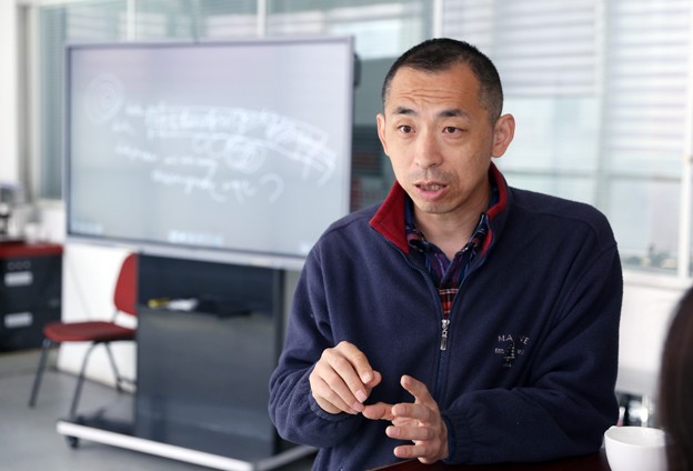在黑洞的最中心，是平行宇宙的另外一個(gè)入口